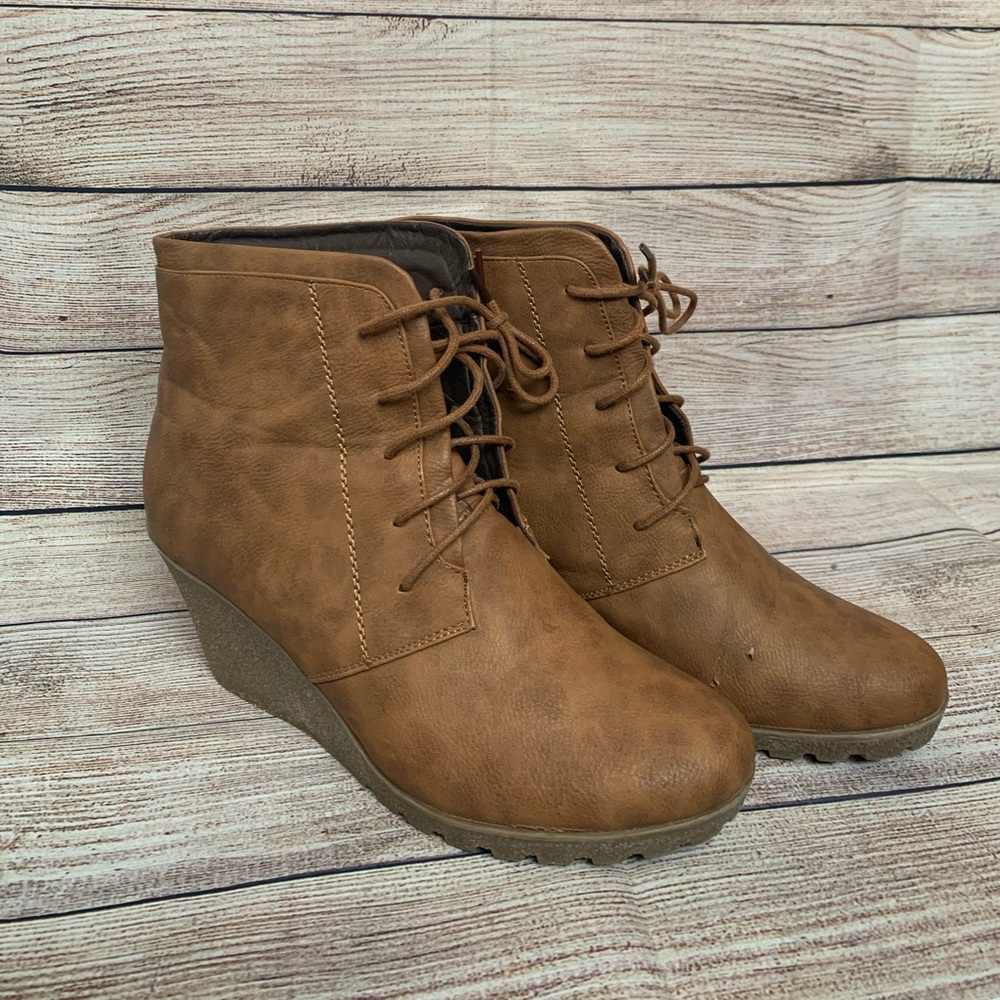 Reneeze Stack Heels - Picture 2 of 4